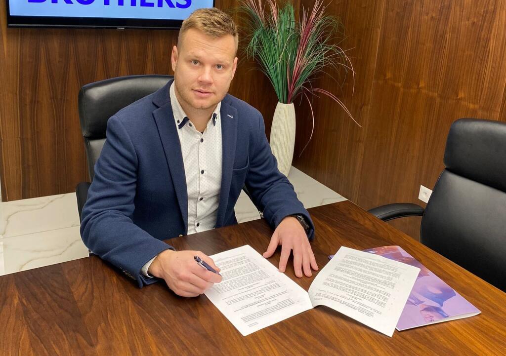 Z Jána Muchu sa po hokejovej kariére stal úspešný realitný maklér.
