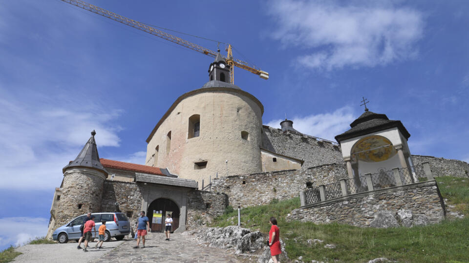 Prezentácia archeologického výskumu na hrade Krásna Hôrka