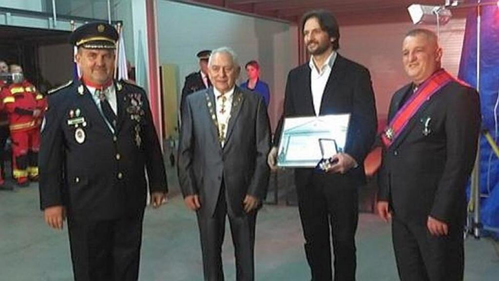 Falošný rytiersky rád rozdáva na Slovensku tituly, ocenil aj Kaliňáka a Gašpara