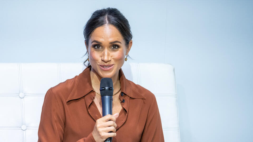 Vojvodkyňa Meghan v outfite z dielne Victorie Beckham