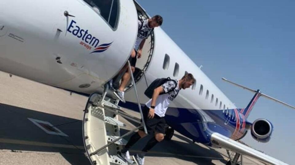 Futbalisti tímu FK Mladá Boleslav museli po zápase Európskej ligy neplánovane stráviť v Kazachstane noc navyše pre problémy s lietadlom.