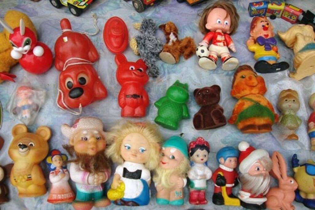 Включи игрушка старый. Советские игрушки. Советские мягкие игрушки. Игрушки 80 годов. Советские резиновые игрушки.