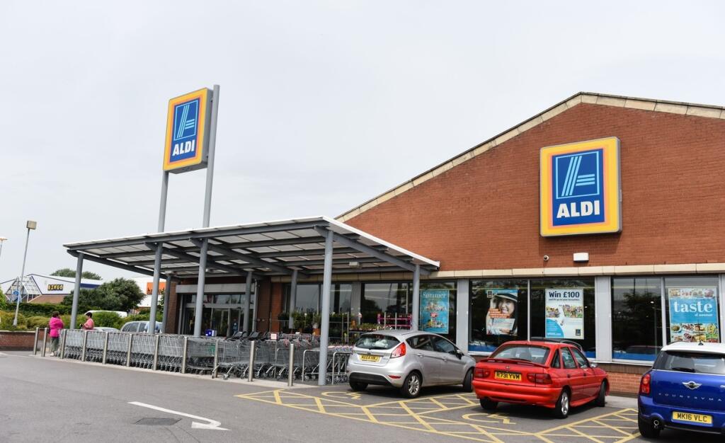Krátko po zatvorení supermarketu Aldi sa zrútila jeho strecha.(Ilustračné foto)