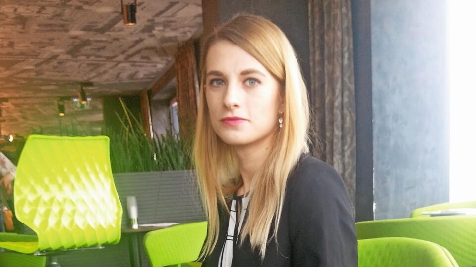 Migrénu spúšťa u Karin väčšinou
stres, zlý pitný režim,
nepravidelné stravovanie,
lepok, konzervanty v potravinách
– to však vie ovplyvniť.
No niekedy je to aj menštruácia,
zmena prostredia či výrazný
parfum iného človeka.