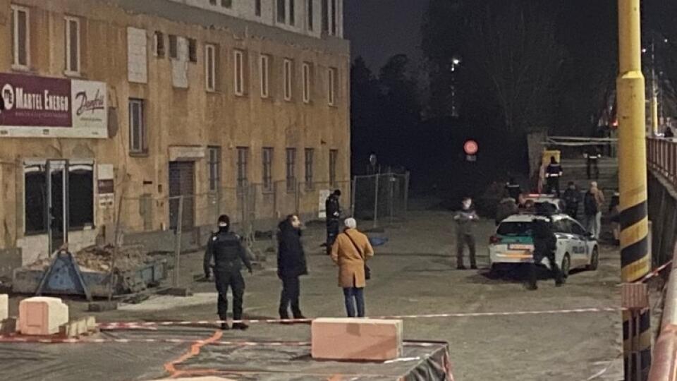 Páchateľ ušiel v služobnom aute smerom na Košice.