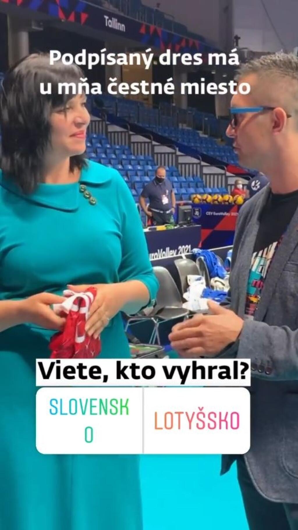Medzi divákmi na ME vo volejbale sa objavila aj predsedníčka politickej strany Za ľudí a ministerka Veronika Remišová, ktorá si zo zápasu odniesla aj darček: podpísaný dres slovenskej reprezentácie.