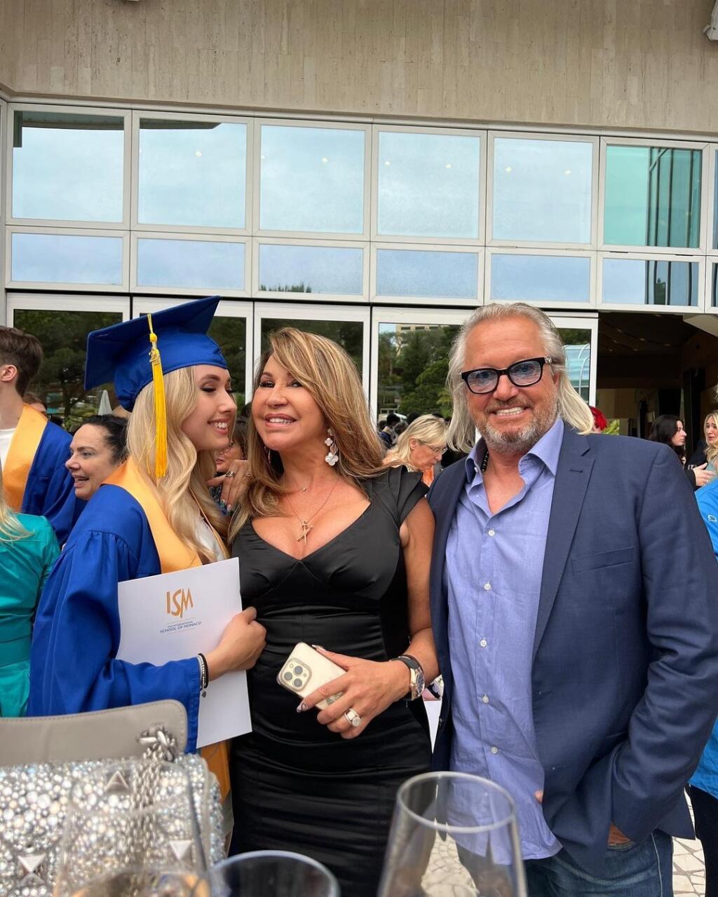 Na Ibizu odleteli krátko po maturite dcéry Shanie.