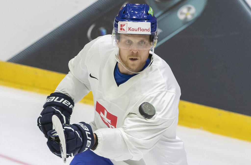 Prvý tréning slovenskej hokejovej reprezentácie pred začiatkom svetového šampionátu v Helsinkách. Na snímke útočník Michal Krištof.