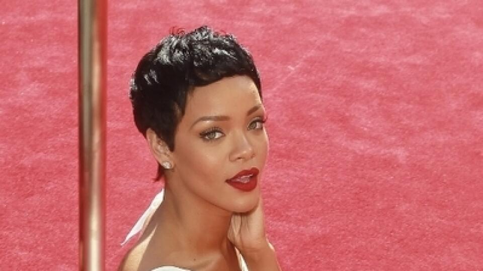 Rihanna na MTV predviedla nielen skvelý výkon, ale aj nový look.