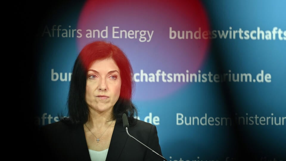 WA 53 archív Berlín - Na archívnej snímke z 12. júna 2025 nemecká ministerka hospodárstva Katherina Reicheová počas tlačovej konferencie v Berlíne. Spor o clá so Spojenými štátmi stojí Nemecko každý deň milióny eur. Uviedla to Reicheová počas návštevy vo Washingtonev piatok 20. júna. FOTO TASR/DPA
ARCHIV - 12.06.2025, Berlin: Katherina Reiche (CDU), Bundesministerin für Wirtschaft und Energie. (zu dpa: «Reiche warnt: Vorzieheffekte könnten Konjunktur schönen») Foto: Katharina Kausche/dpa +++ dp