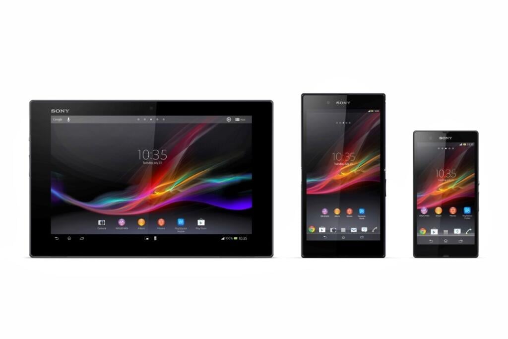 Sony Xperia Z Ultra, v strede, so sestrami - smartfónom a tabletom