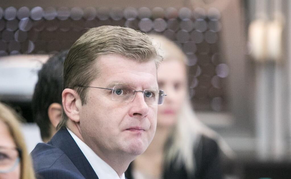 Žigu prenasleduje Kaliňákov tieň, ministra hospodárstva drží polícia v hrsti