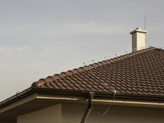 Zatepliť strechu PUR penou či fúkanou izoláciou? Pozrite si 6 rozdielov