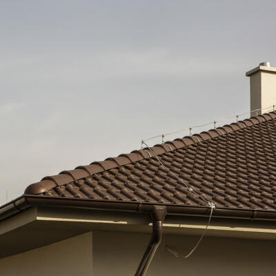 Zatepliť strechu PUR penou či fúkanou izoláciou? Pozrite si 6 rozdielov