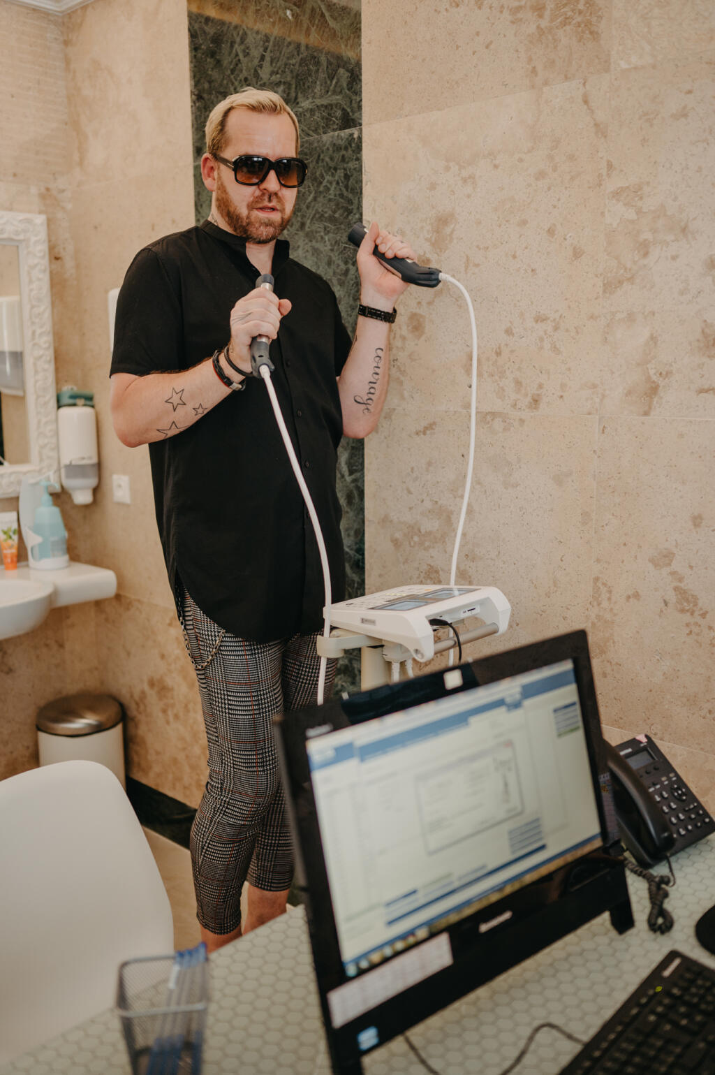 Aj Fero Mikloško si vyskúšal prístroj Tanita v Spa Rehab Clinic, vďaka ktorému zistil svoj metabolický vek.