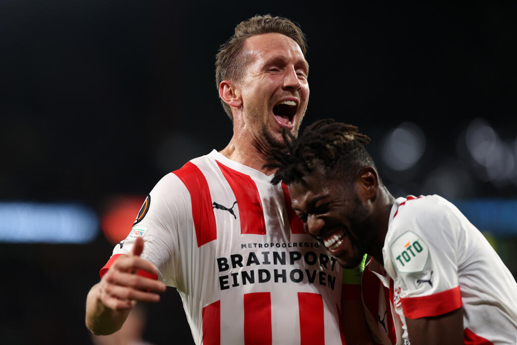 Útočník Luuk de Jong hráva za Holandsko, no narodil sa vo Švajčiarsku.