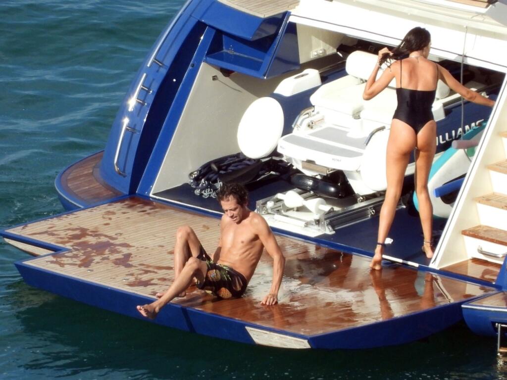 Rossi si pred pretekmi odskočil zrelaxovať sa na jachtu s priateľkou Francescou.