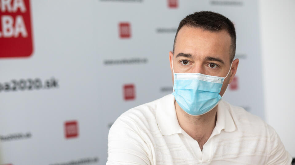 Na fotke je Tomáš Drucker zo strany Dobrá Voľba