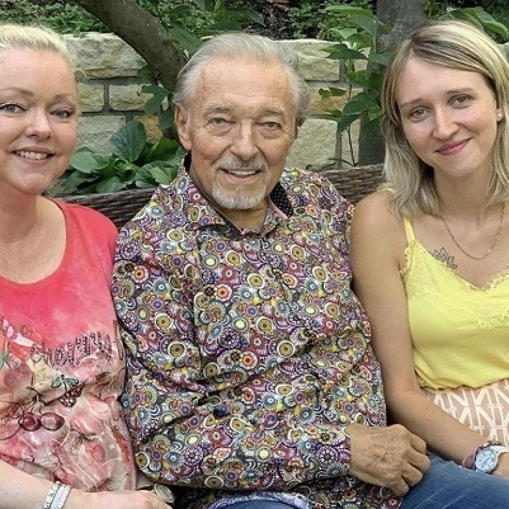 Karel Gott so staršími dcérami Dominikou (vľavo) a Luciou.