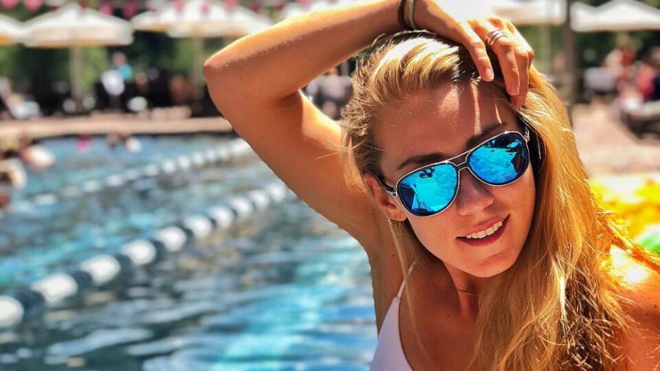 Shiffrinová sa na dovolenke rada fotí v plavkách.