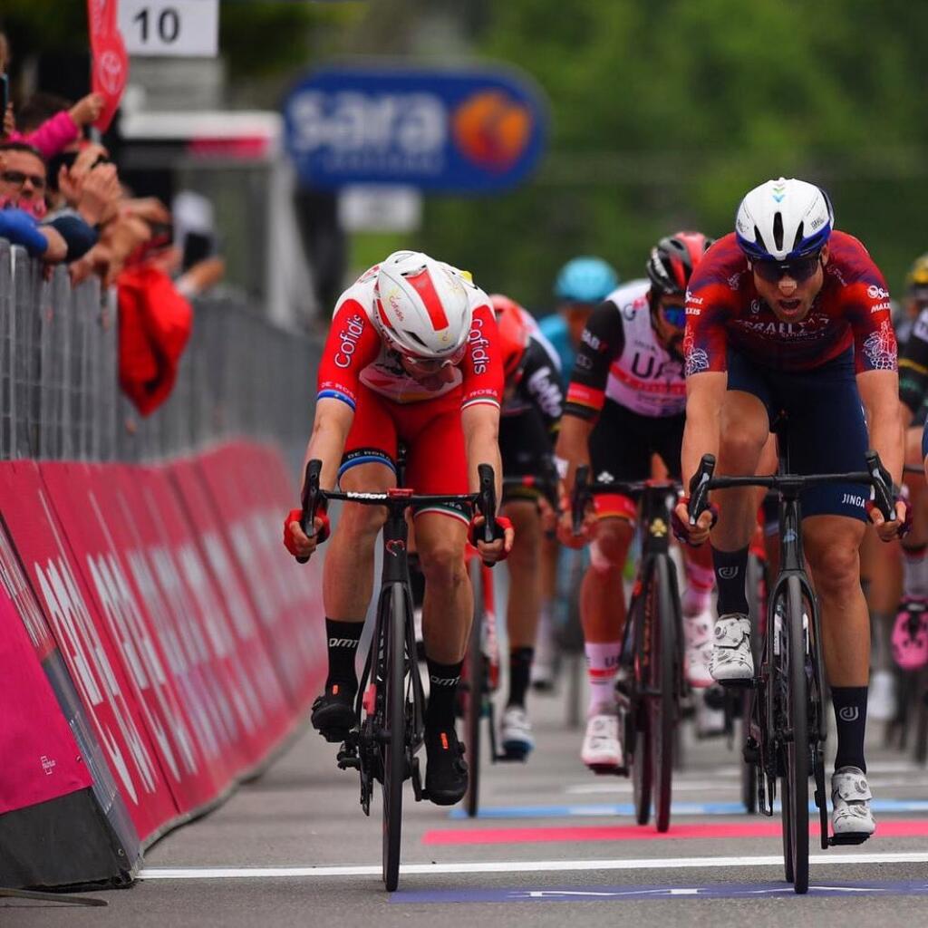 Elia Viviani sa po etape posťažoval na svojho rivala