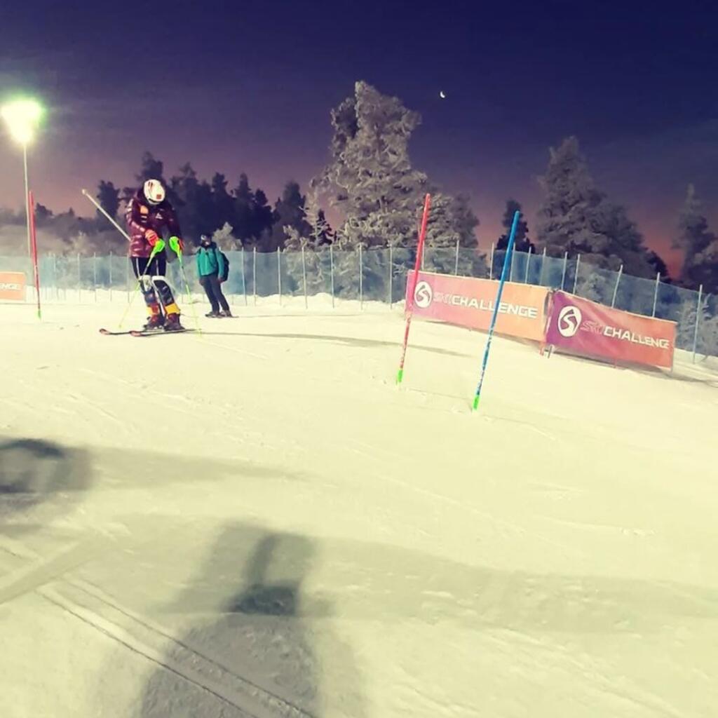 A takto to vyzeralo v zákulisí. Brice Bottellier si vychutnal Petinu jazdu počas slalomu zblízka.