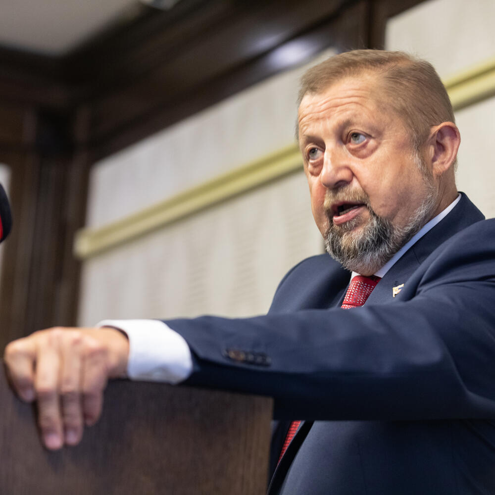 Tlačová konferencia Štefana Harabína v bratislavskom hoteli Apollo k menovaní novej prezidentky.