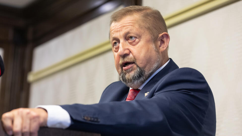 Tlačová konferencia Štefana Harabína v bratislavskom hoteli Apollo k menovaní novej prezidentky.