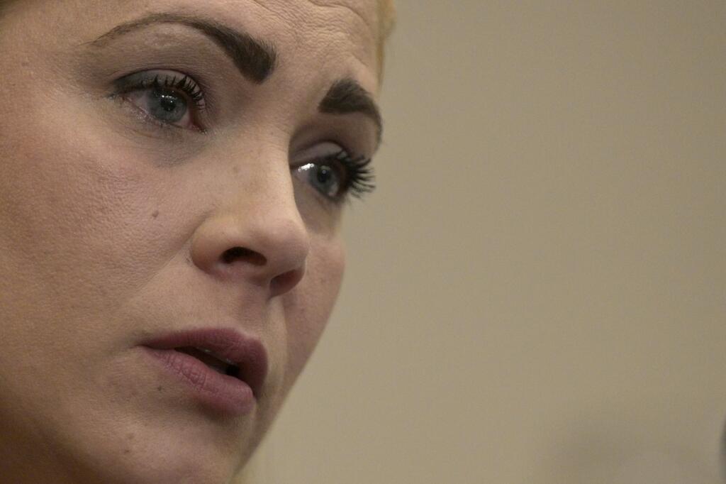 Mavys Alvarezová sa ukázala na tlačovej konferencii, na ktorej vysvetľovala prípad zneužívania Maradonom.