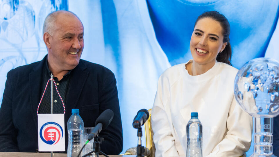 Petra Vlhová absolvovala stretnutie s predsedom Národnej rady Slovenskej republiky Borisom Kollárom a následnú tlačovú konferenciu v priestoroch Bratislavského hradu. Na snímke Igor Vlha, Petra Vlhová a Boris Vlha.