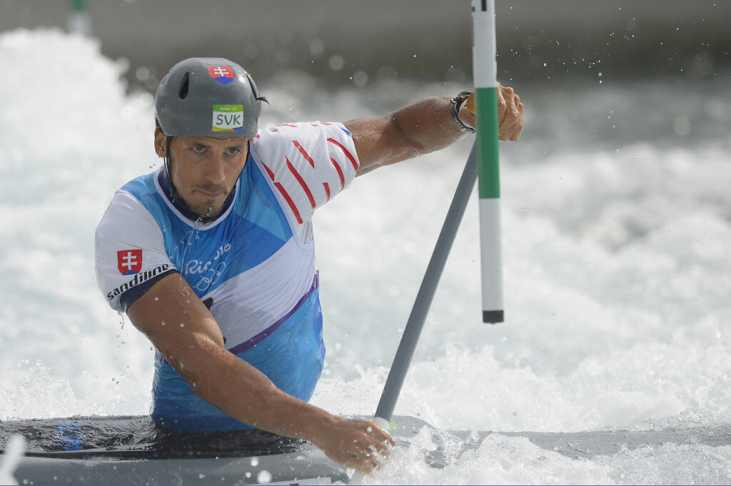 Na snímke slovenský vodný slalomár Matej Beňuš v prvej kvalifikačnej jazde C1 mužov počas XXXI. letných olympijských hier v brazílskom Riu de Janeiro v nedeľu 7. augusta 2016. FOTO TASR - Michal Svítok