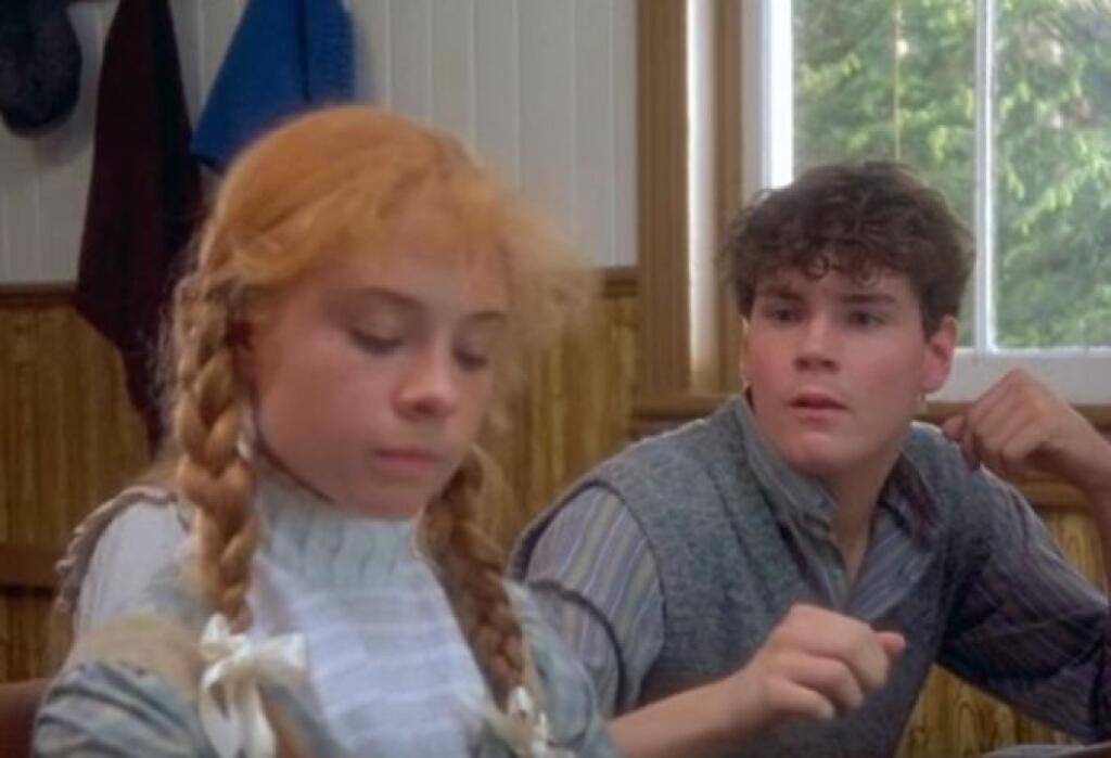 Gilbert na seba pútal pozornosť, ale Anna ho ignorovala. Trvalo dlho, kým si k sebe našli cestu.