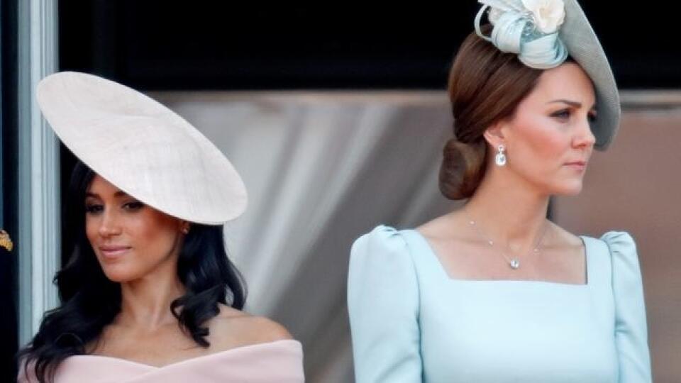 Vojvodkyne: Aké klobúčiky si dajú Meghan a Kate na nadchádzajúcu svadbu princeznej Eugenie?