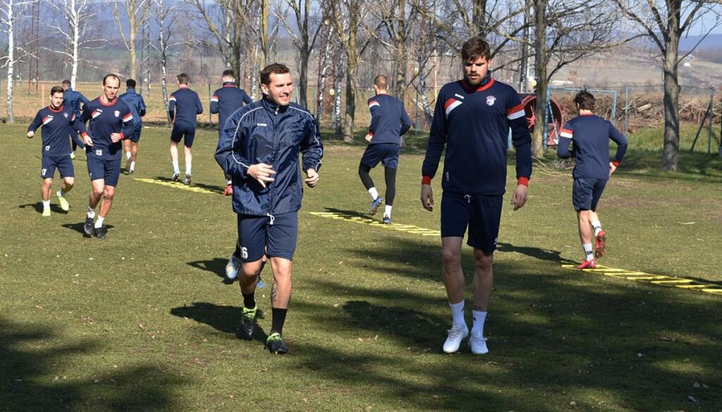 Futbalové kluby už majú od vlády povolenie opäť zarezávať naplno.