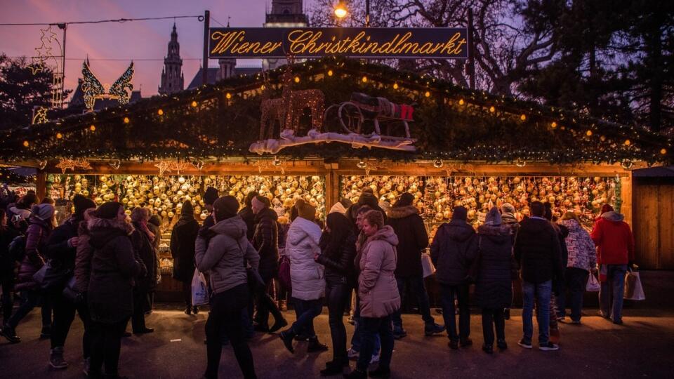 Vianočné trhy vo Viedni sú veľkým lákadlom pre mnohých Slovákov.