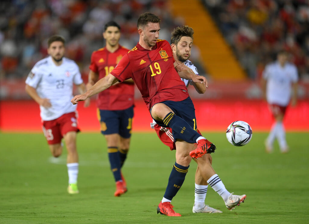 Španielsky obranca Aymeric Laporte sa narodil vo Francúzsku.