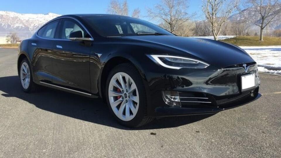 Tesla Model S P100D s pancierom