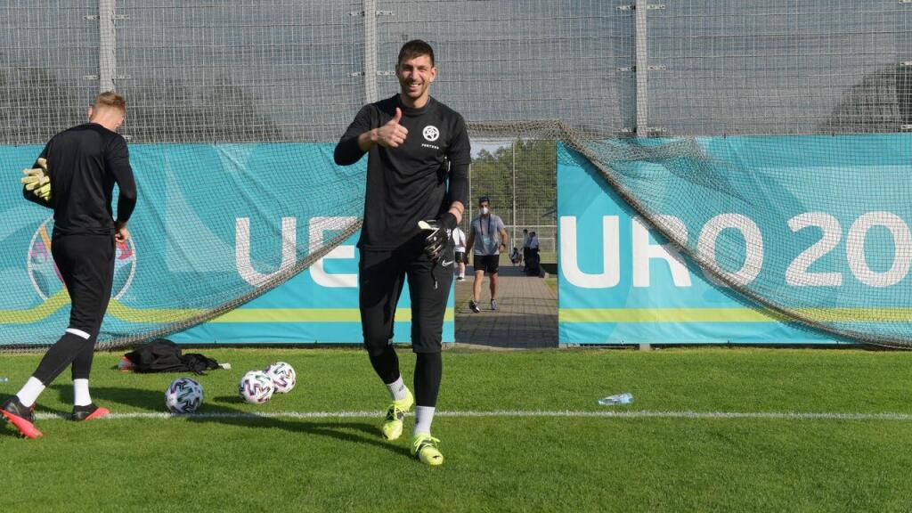 Naši futbalisti rozdávali úsmevy na každú stranu.