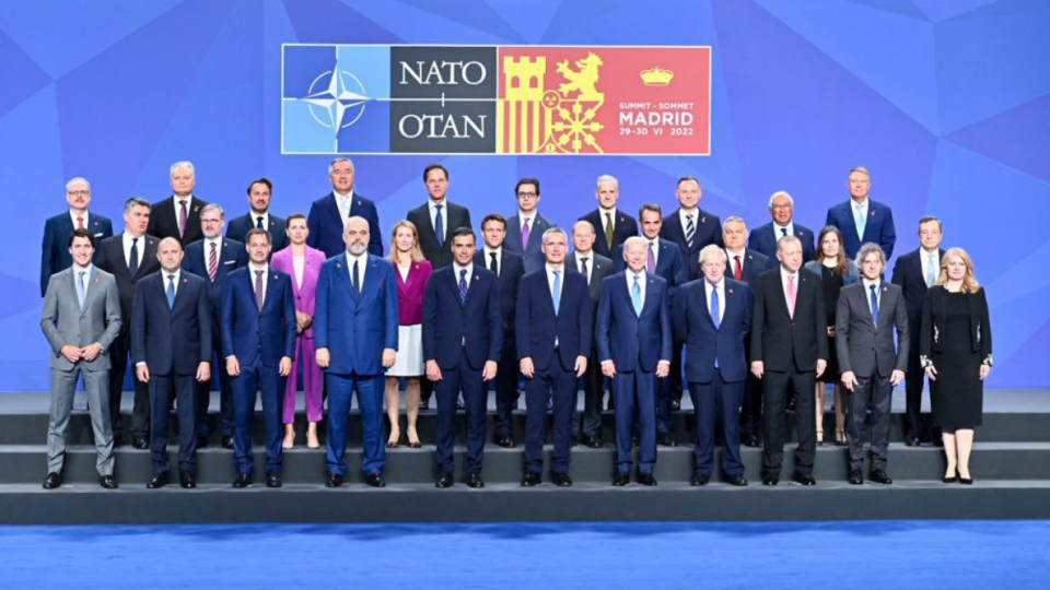 Španielska kráľovná Letizia a Jill Bidenová.