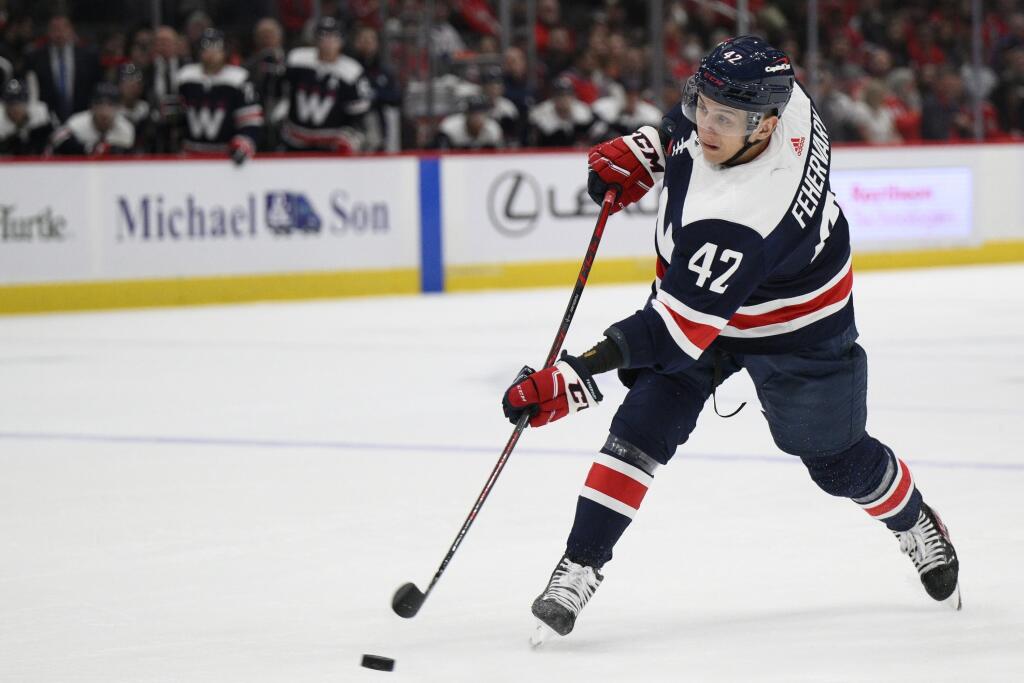 14. Martin Fehérváry – hokej, 750 tisíc eur
Mladý slovenský obranca je v aktuálnej sezóne stabilnou súčasťou obrany Washingtonu Capitals. S klubom z hlavného mesta USA má Bratislavčan podpísaný nováčikovský kontrakt s ročným príjmom 791 667 dolárov (750 tisíc eur), ktorý vyprší po budúcom ročníku.
