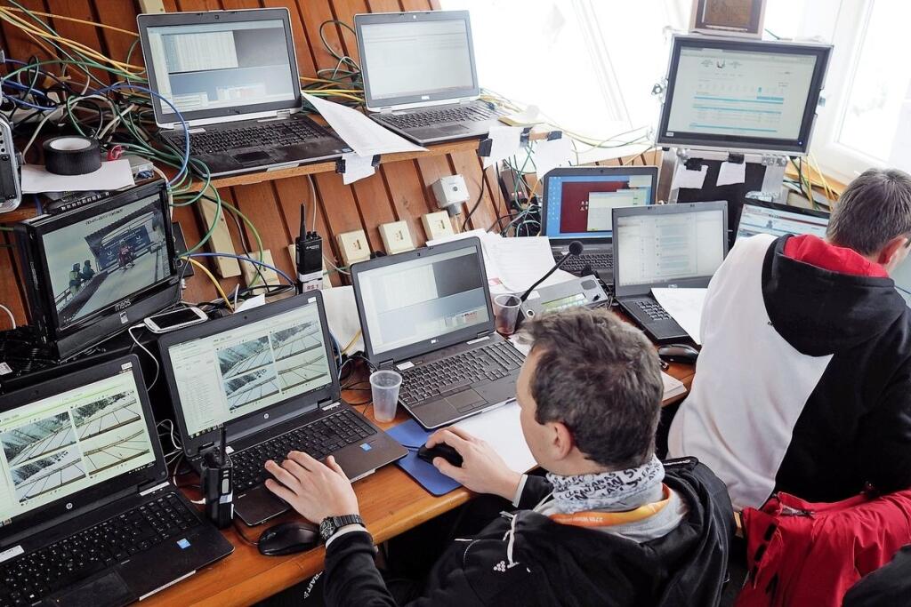 Dôvodom je dynamický vývoj pandemickej situácie spojený so šírením nového variantu koronavírusu a s tým súvisiace cestovné obmedzenia.