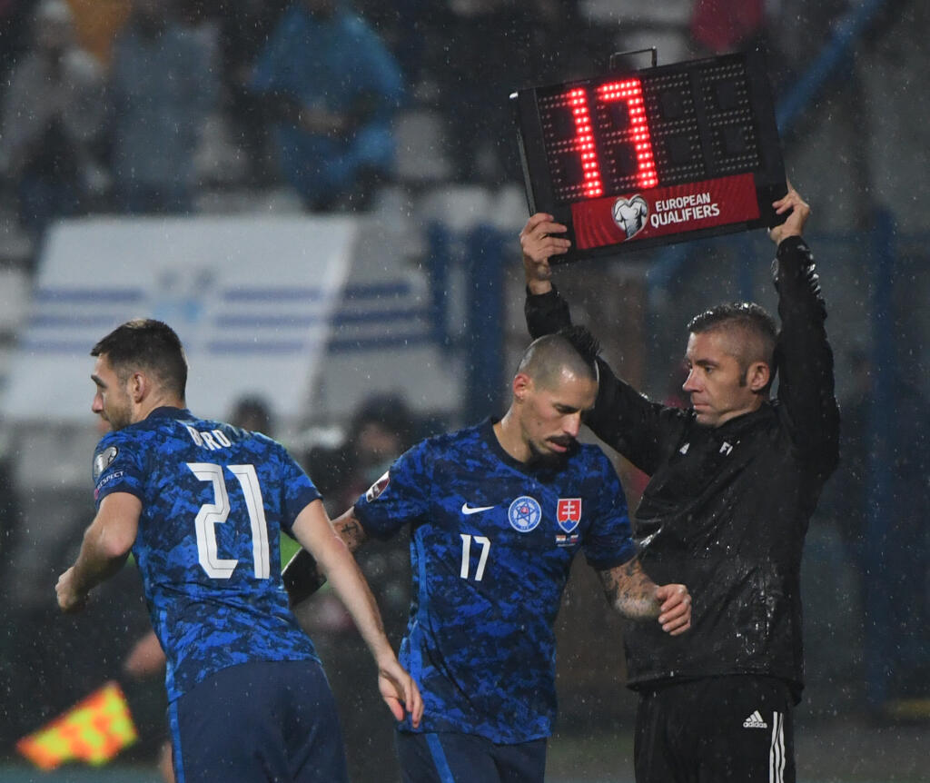 Marek Hamšík, ktorý si však hneď v úvode kvalifikačného zápasu privodil drobné zdravotné patálie a striedal už počas polčasovej prestávky.