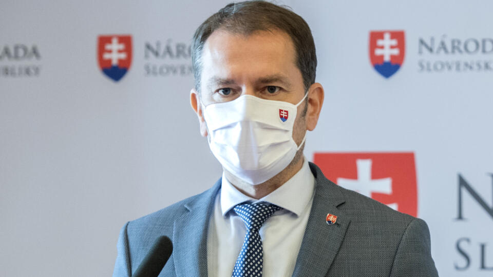 Na snímke predseda vlády SR Igor Matovič (OĽaNO) počas brífingu s novinármi po poslaneckom grémiu v budove NR SR 23. októbra 2020 v Bratislave. FOTO TASR - Martin Baumann