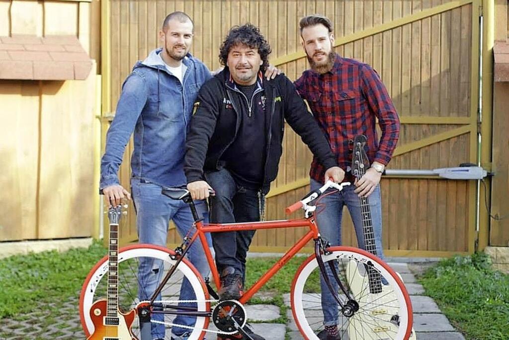 Dvojkolesový tátoš Juraha Topora, tak to je jeho životný príbeh.