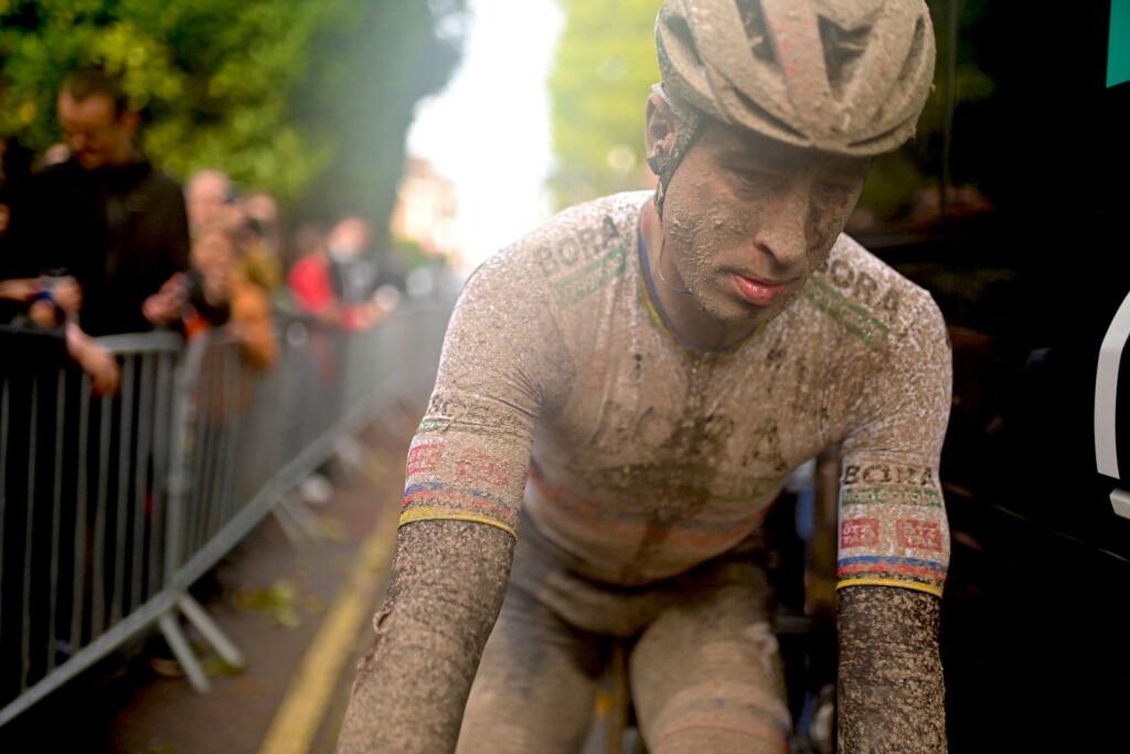 Peter Sagan si na Paríž - Roubaix užil špiny dosť na celý život.