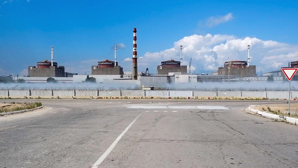 WA 14 archív Záporožie - Na archívnej snímke zo 7. augusta 2022 Záporožská jadrovú elektráreň, ktorá je okupovaná ruskou armádou na juhovýchode Ukrajiny. Delegácia z Medzinárodnej agentúry pre jadrovú energiu (MAAE) by mohla byť schopná navštíviť Záporožskú jadrovú elektráreň na Ukrajine začiatkom septembra. Povedal to ruský diplomat Michail Uľjanov. Jadrová elektráreň v Záporožskej oblasti sa viackrát stala cieľom delostreleckej paľby, z ktorej sa vzájomne obviňujú Kyjev a Moskva. FOTO TASR/AP