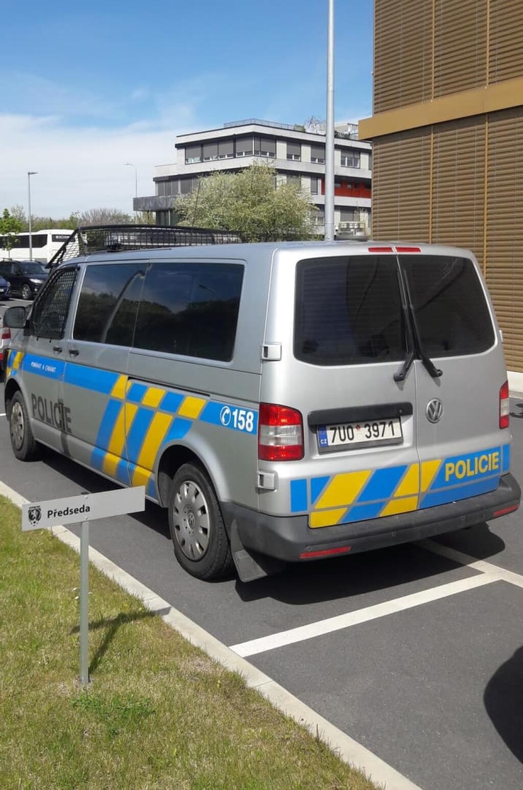 Policajná razia v sídle FAČR dostala český futbal do veľkých problémov.