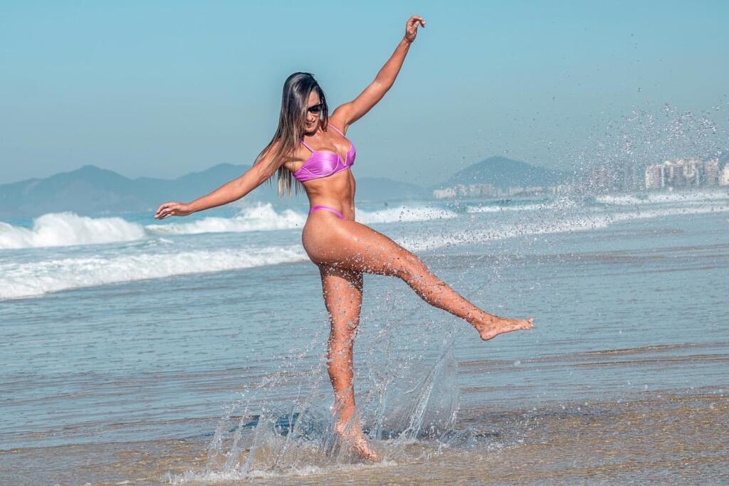 Priam ideálna postava je základným poznávacím znamením sexi brazílskej freestylerky Natalie Guitlerovej.