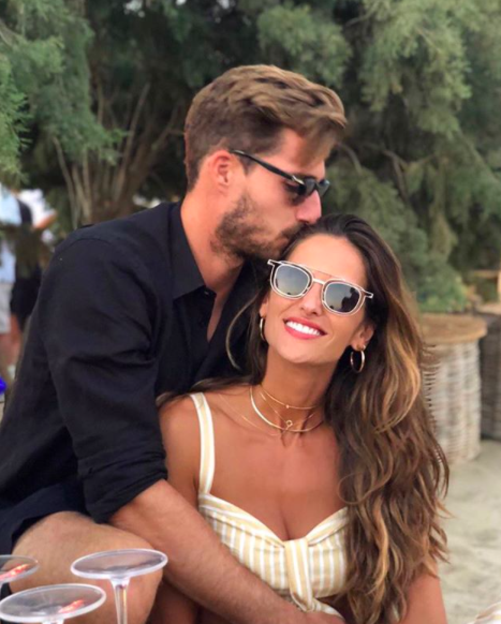 Futbalový brankár nemeckého Eintracht Frankfurt Kevin Trapp musí pod skalpel. Dvadsaťdeväťročný gólman reprezentácie nebude svojmu zamestnávateľovi k dispozícii až do zimnej prestávky. Až tak mu to však nemusí prekážať, pretože sa o neho bude starať jeho sexi brazílska priateľka Izabel Goulart