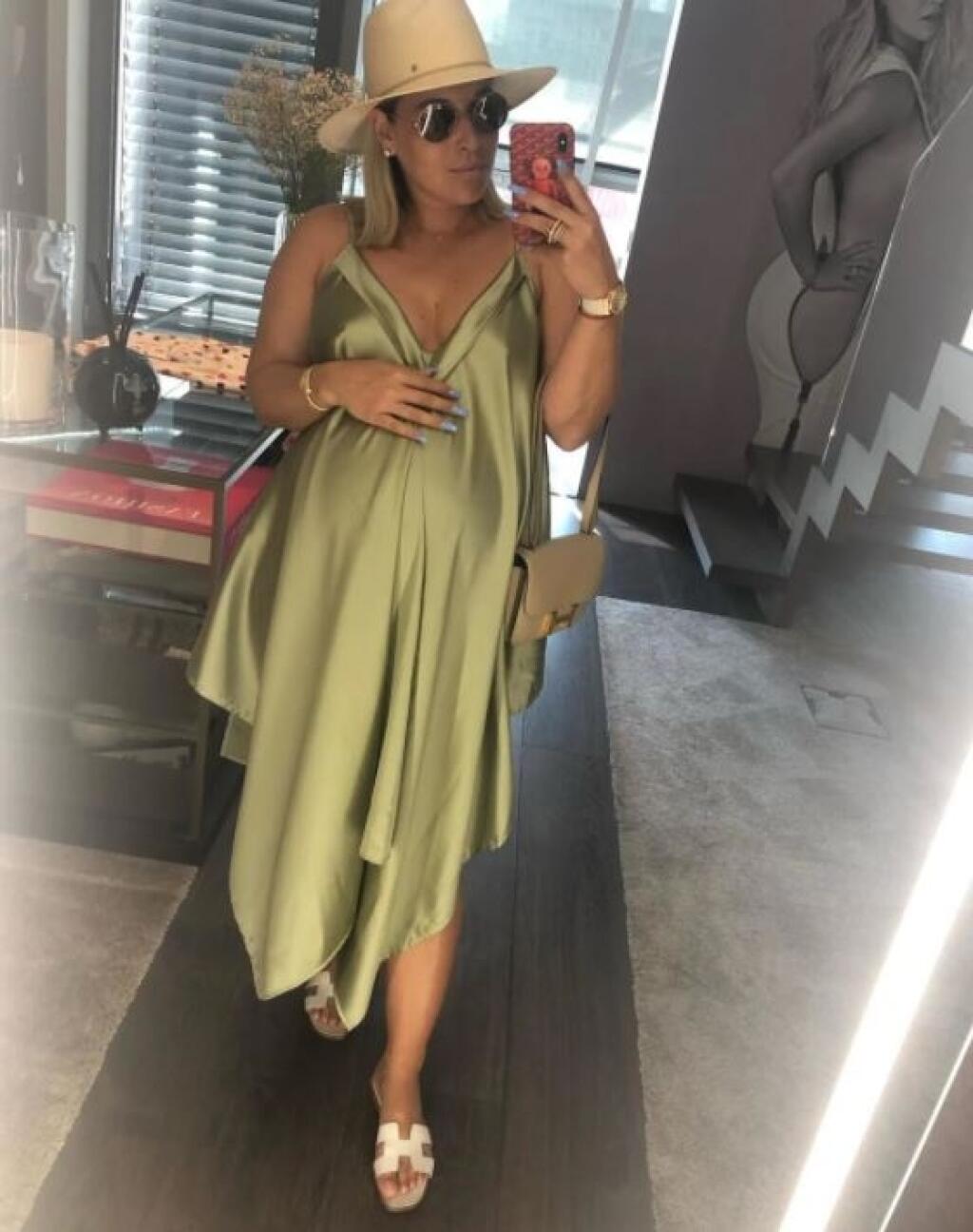 Dominika Cibulková zverejňuje z bratislavského bytu plno selfiečok a iných snímok.